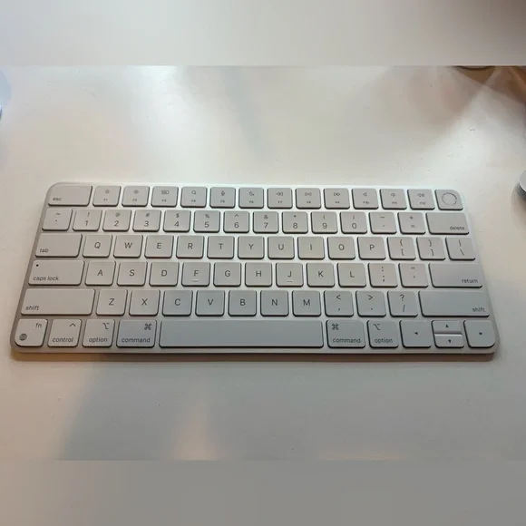 Magic Keyboard Apple - Picture 1 of 3